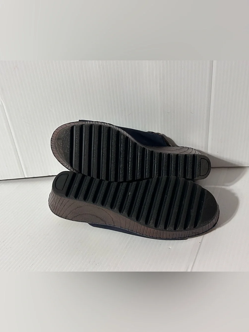 B.o.c. Navy leather wedge sandals women size 10 M